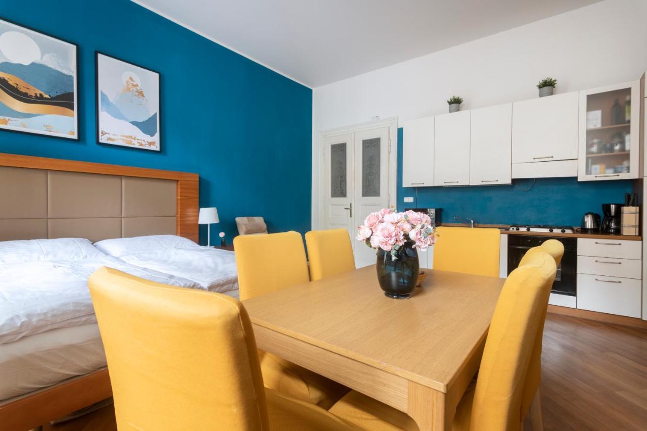 פראג Moonlight Apartments Old Town מראה חיצוני תמונה